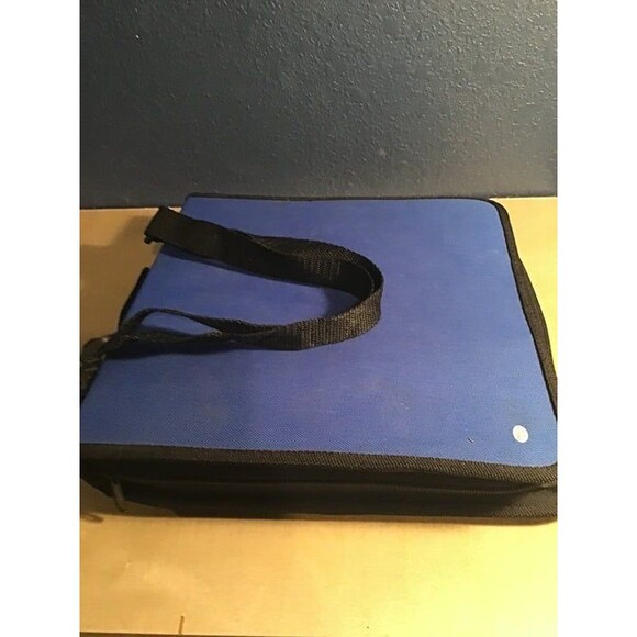 Picnic Set For 4 Travel Carrying Case W/ Cutlery, Carving Board, Plates & Opener - Picture 4 of 4